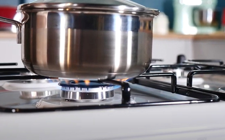 Видеообзор на газовую плиту с электрической духовкой MAUNFELD MGC60EEW03